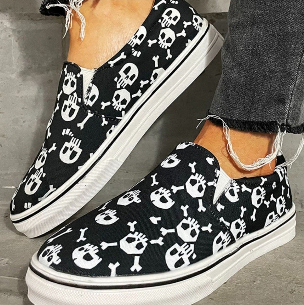 Temu Skull Print Black Slip-On Canvas Shoes Size 39=7.5 USA